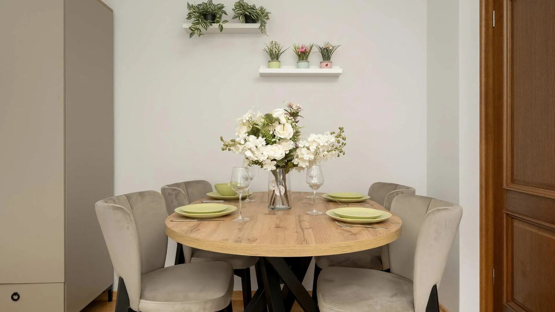 Stylowy Apartament Z Klimatyzacja I Parkingiem Wroclaw By Noclegi Renters Apartment
